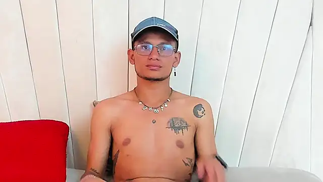 Snapshot of Damian_Garciaa chatting on May 26, 4:08 am Damian Garciaa online show from May 26, 4:08 am