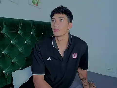 Snapshot of Zayn_Moretti chatting on June 24, 7:35 pm Zayn Moretti online show from June 24, 7:35 pm
