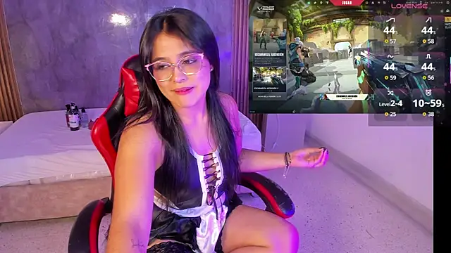 LuciaReid online show from May 13, 12:35 pm
