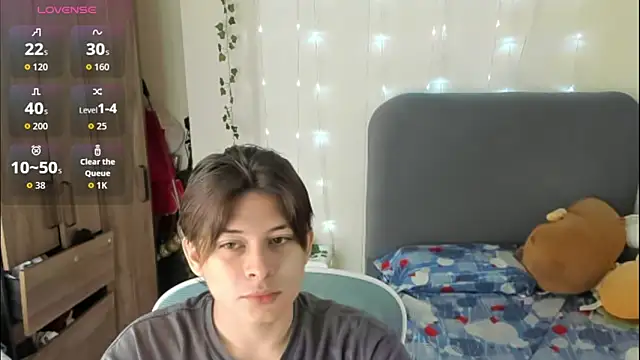 Snapshot of Felixzyn chatting on April 21, 7:39 pm Felixzyn online show from April 21, 7:39 pm