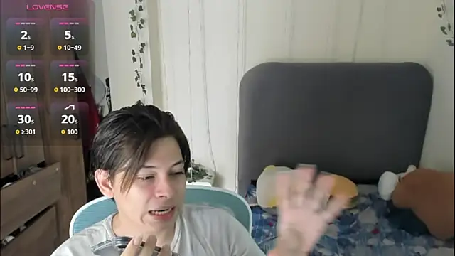 Snapshot of Felixzyn chatting on April 23, 7:27 pm Felixzyn online show from April 23, 7:27 pm
