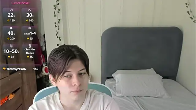 Snapshot of Felixzyn chatting on April 26, 7:44 pm Felixzyn online show from April 26, 7:44 pm