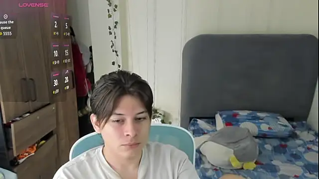Snapshot of Felixzyn chatting on April 29, 7:09 pm Felixzyn online show from April 29, 7:09 pm