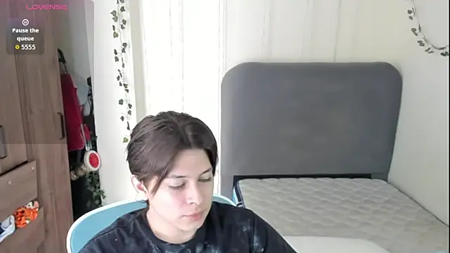 Snapshot of Felixzyn chatting on April 30, 6:58 pm Felixzyn online show from April 30, 6:58 pm