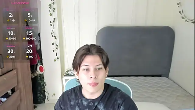 Snapshot of Felixzyn chatting on April 30, 8:57 pm Felixzyn online show from April 30, 8:57 pm