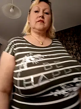 I amVeronicle online show from April 25, 12:30 pm