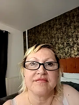 I amVeronicle online show from April 25, 1:41 pm