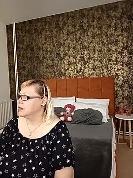 I amVeronicle online show from May 17, 5:42 pm