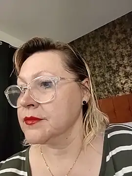 I amVeronicle online show from May 25, 6:36 pm