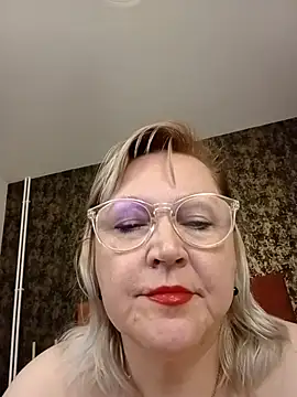 I amVeronicle online show from May 27, 1:57 am