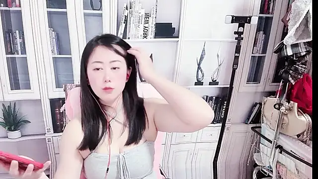 Snapshot of LXU9 chatting on May 11, 2:45 pm LXU9 online show from May 11, 2:45 pm