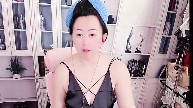 Snapshot of LXU9 chatting on May 13, 5:05 am LXU9 online show from May 13, 5:05 am