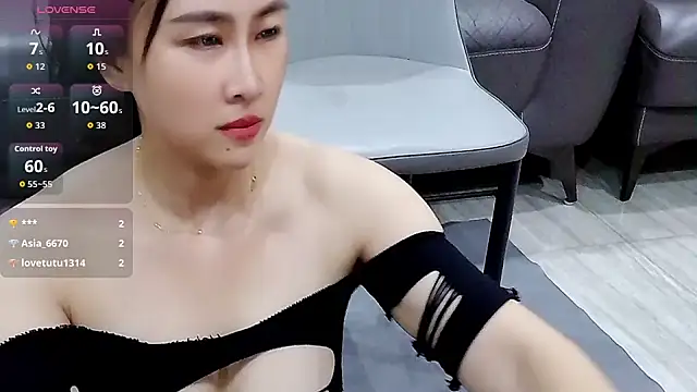 Snapshot of Yanzi-66 chatting on May 27, 2:03 pm Yanzi-66 online show from May 27, 2:03 pm