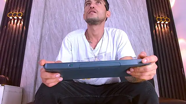 Andres Colins1 online show from May 23, 4:33 pm