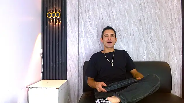 Andres Colins1 online show from May 24, 3:06 pm