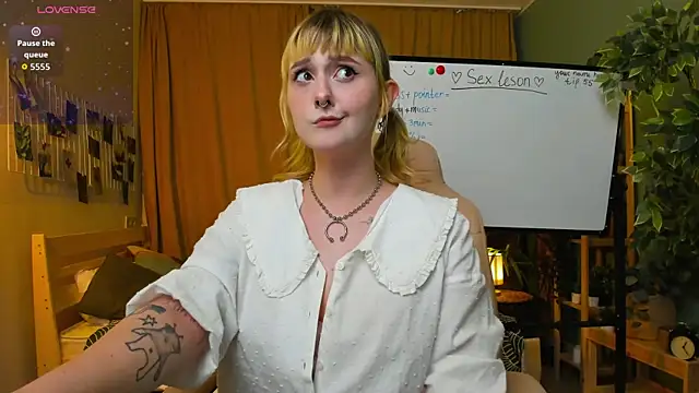 Emma Thomps online show from May 7, 2:22 pm
