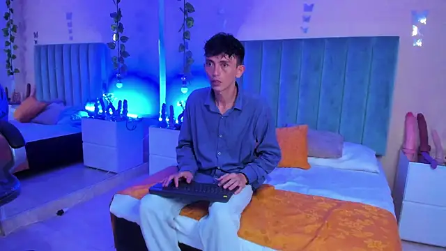 ARIANA CRI-X online show from April 25, 12:30 pm