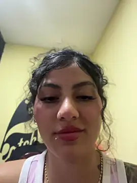 Snapshot of brizzmotion chatting on May 15, 9:00 pm brizzmotion online show from May 15, 9:00 pm