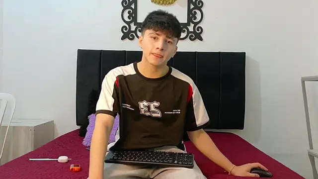 Snapshot of LunayDream chatting on July 9, 11:47 am LunayDream online show from July 9, 11:47 am