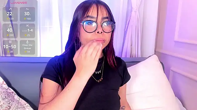 Snapshot of Little_natty_ chatting on May 22, 6:13 pm Little natty online show from May 22, 6:13 pm