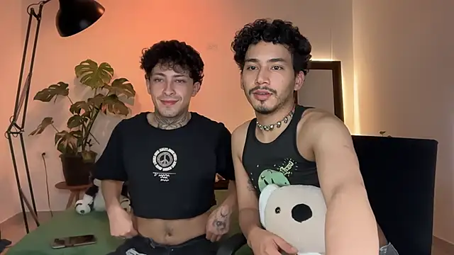 Snapshot of Noah_and_Steven chatting on May 13, 1:14 am Noah and Steven online show from May 13, 1:14 am