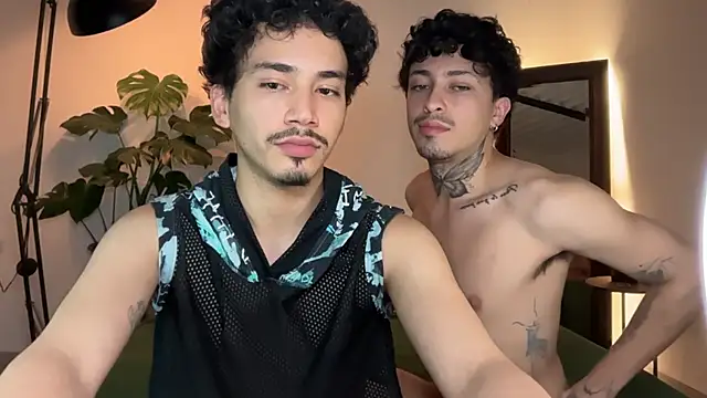 Snapshot of Noah_and_Steven chatting on May 22, 11:32 pm Noah and Steven online show from May 22, 11:32 pm