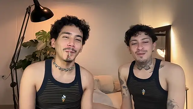 Snapshot of Noah_and_Steven chatting on May 23, 2:43 pm Noah and Steven online show from May 23, 2:43 pm