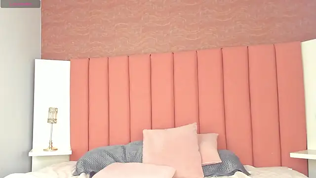 MiaJacksson online show from May 25, 7:53 pm