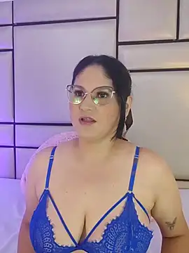 AlinaVegaa  online show from May 7, 8:36 pm