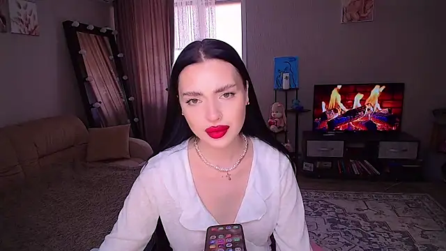 yoursLina online show from May 16, 9:39 am