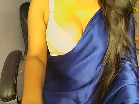 Hotty Girl147 online show from May 9, 4:50 am