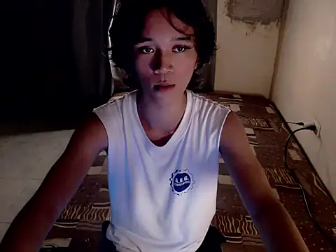 Snapshot of urnaughty_paul chatting on May 20, 2:45 pm urnaughty paul online show from May 20, 2:45 pm