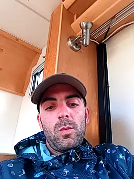 Snapshot of alieno_napoletano chatting on April 27, 5:11 pm alieno napoletano online show from April 27, 5:11 pm