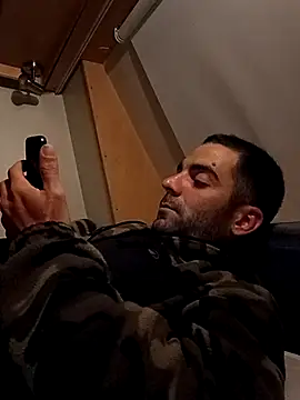 Snapshot of alieno_napoletano chatting on April 28, 7:52 pm alieno napoletano online show from April 28, 7:52 pm