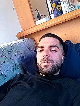 Snapshot of alieno_napoletano chatting on May 9, 8:30 am alieno napoletano online show from May 9, 8:30 am