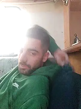 Snapshot of alieno_napoletano chatting on May 11, 8:31 am alieno napoletano online show from May 11, 8:31 am