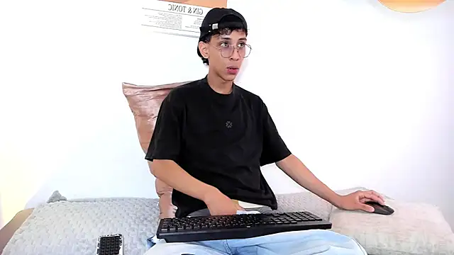 Snapshot of dax_blaze chatting on May 15, 1:18 pm dax blaze online show from May 15, 1:18 pm
