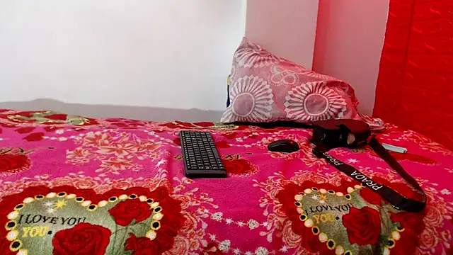 Snapshot of maidycute18 chatting on May 14, 7:42 pm maidycute18 online show from May 14, 7:42 pm