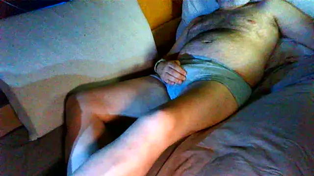 Snapshot of bearotto123 chatting on June 10, 10:08 pm bearotto123 online show from June 10, 10:08 pm