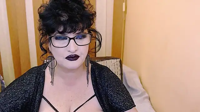 QuuenOfSin online show from December 12, 5:15 pm