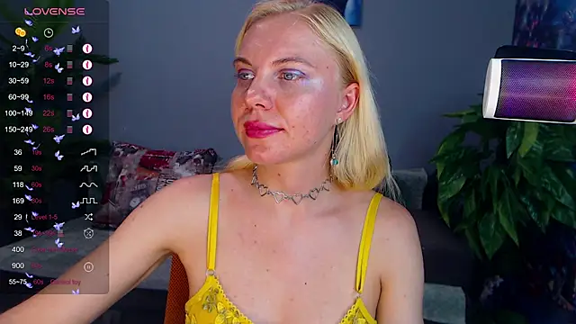 Snapshot of FromRussia chatting on June 25, 5:12 am FromRussia online show from June 25, 5:12 am