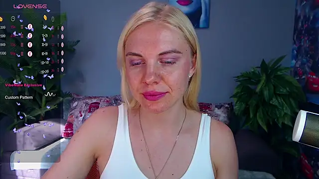 Snapshot of FromRussia chatting on July 1, 1:51 am FromRussia online show from July 1, 1:51 am