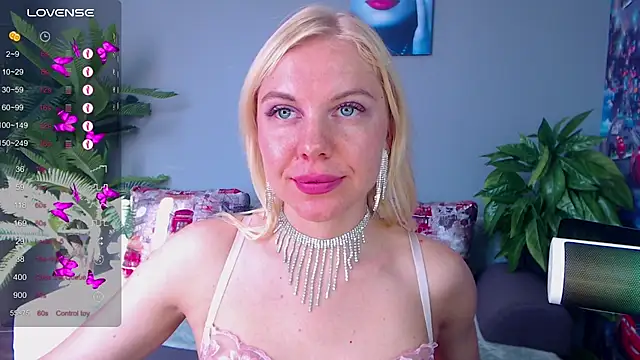 Snapshot of FromRussia chatting on July 15, 1:33 am FromRussia online show from July 15, 1:33 am