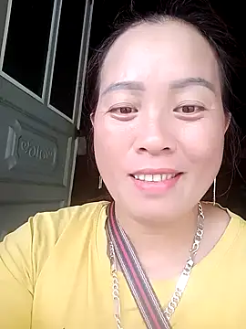 Snapshot of phuongtrinh1 chatting on May 25, 12:27 am phuongtrinh1 online show from May 25, 12:27 am