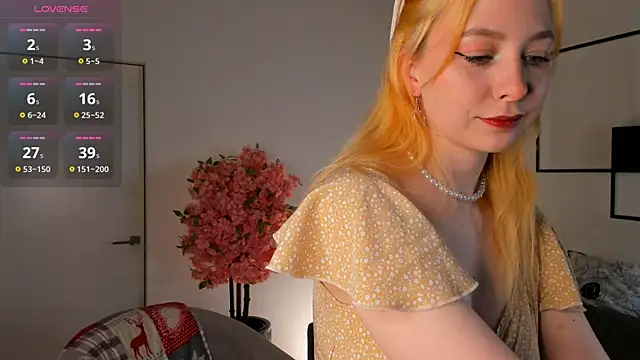 Snapshot of TwinkleFox chatting on April 27, 2:20 am TwinkleFox online show from April 27, 2:20 am