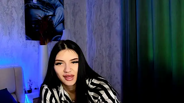 Holly Beck online show from May 28, 12:30 am