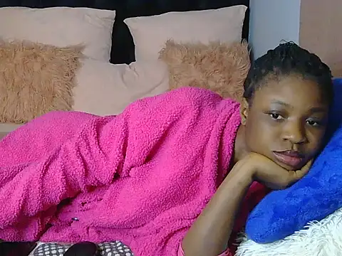 julianaa19 online show from April 28, 4:56 pm