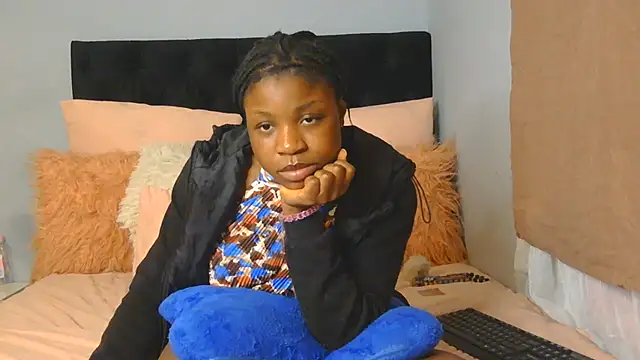 julianaa19 online show from May 20, 4:57 pm