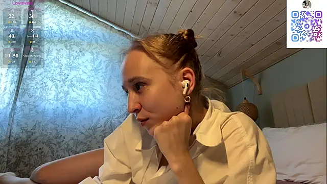 Snapshot of oliviakiiss chatting on April 27, 2:15 pm oliviakiiss online show from April 27, 2:15 pm