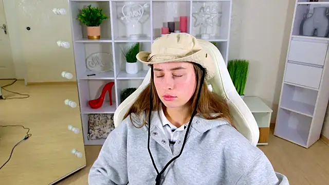 NadinnL online show from May 12, 6:54 am